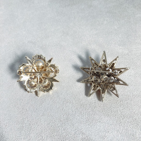 Vintage Star Burst Brooch with Flowers and Faux Pearls - Picture 2 of 2